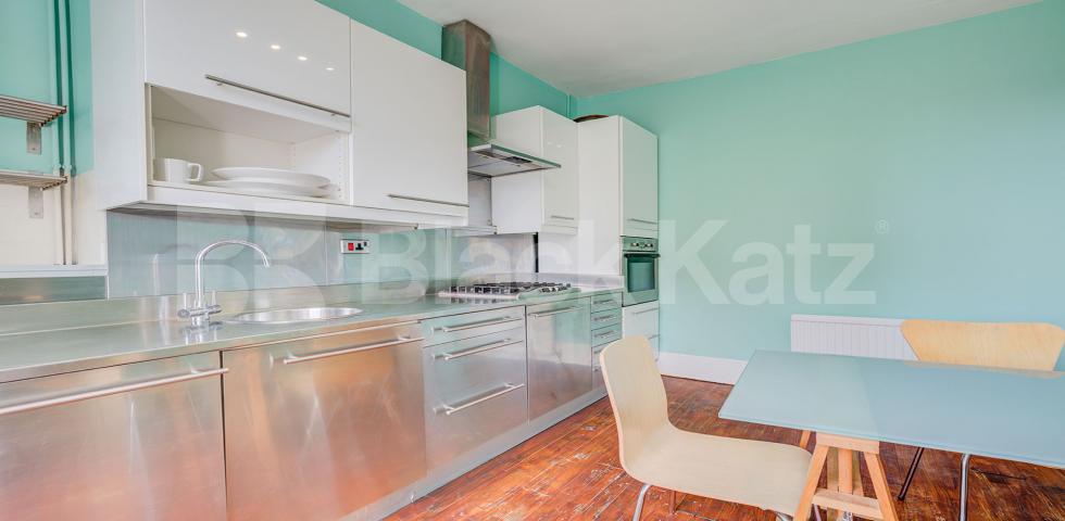 Wonderful spacious split level three bed within a period house in Camden. Camden Street, Camden